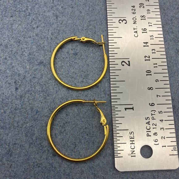 Hoop Pierced Earrings Gold Yellow Latch >1 Inch Simple Classic Retro Soft Girl - Picture 3 of 3